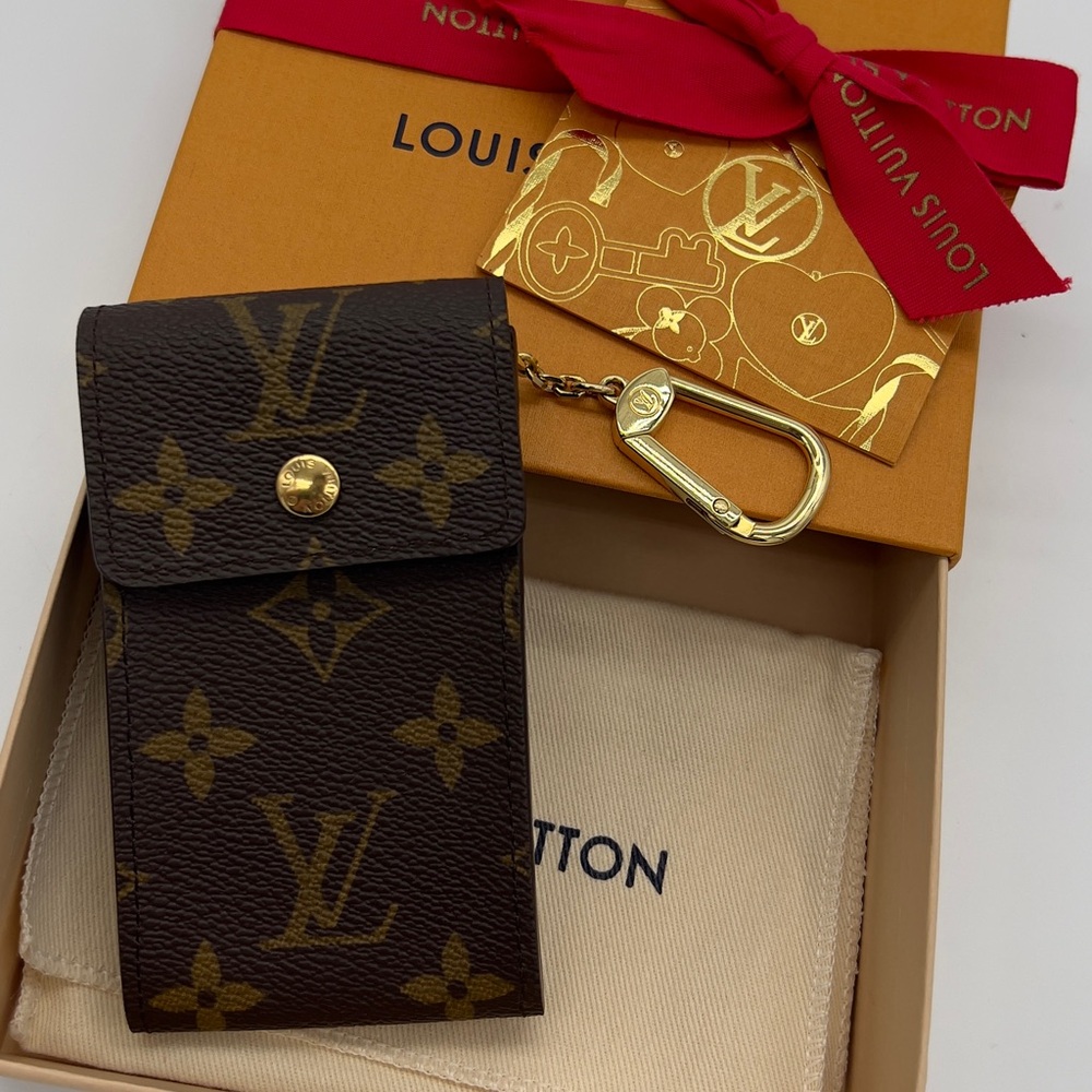 Authentic NEW Louis Vuitton Monogram Porte cles badge